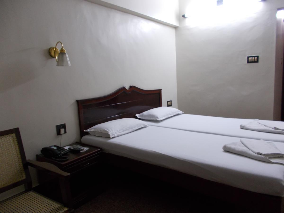 Biju'S Tourist Home Kochi Eksteriør bilde